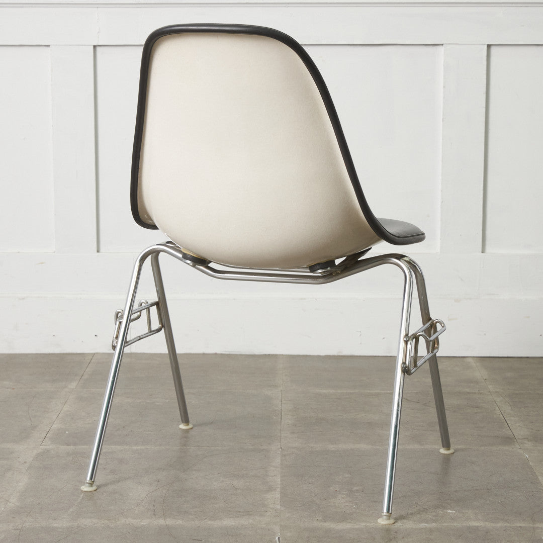 サイドシェルチェア スタッキングベース