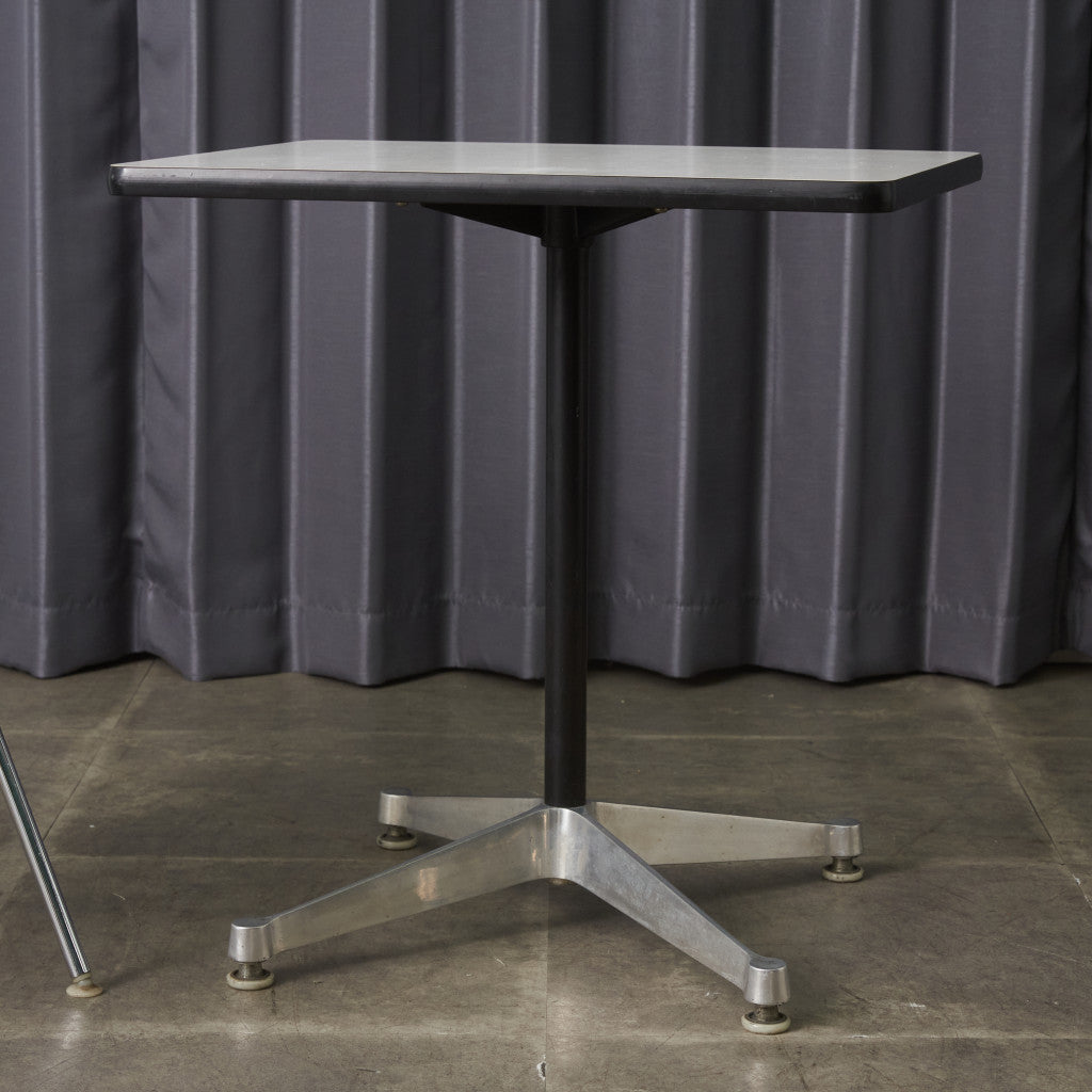 イームズ コントラクトベース テーブル