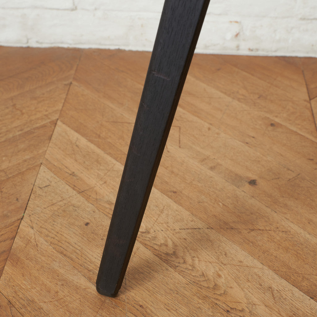 OUTLINE アームレスチェア