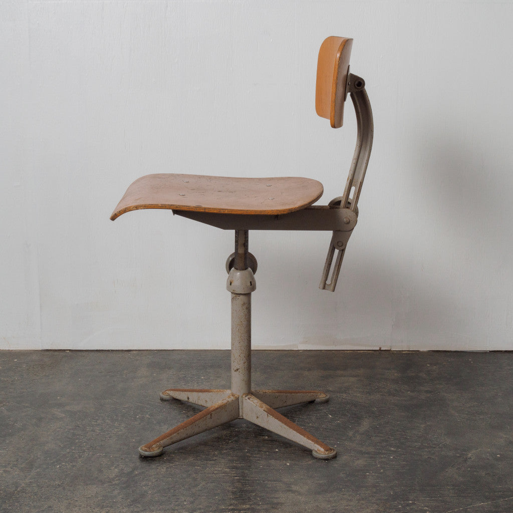 ドラフティングチェア