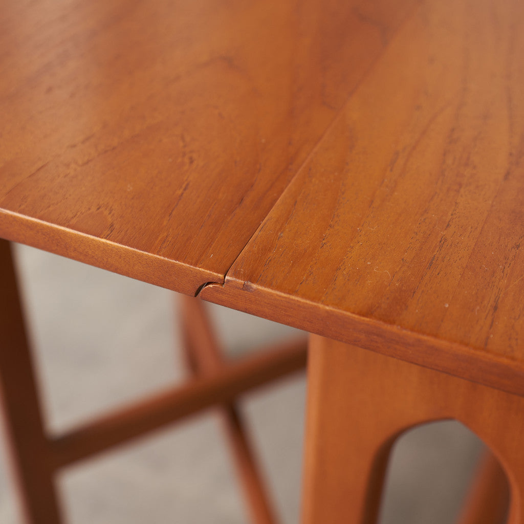 ドロップリーフゲートレッグテーブル