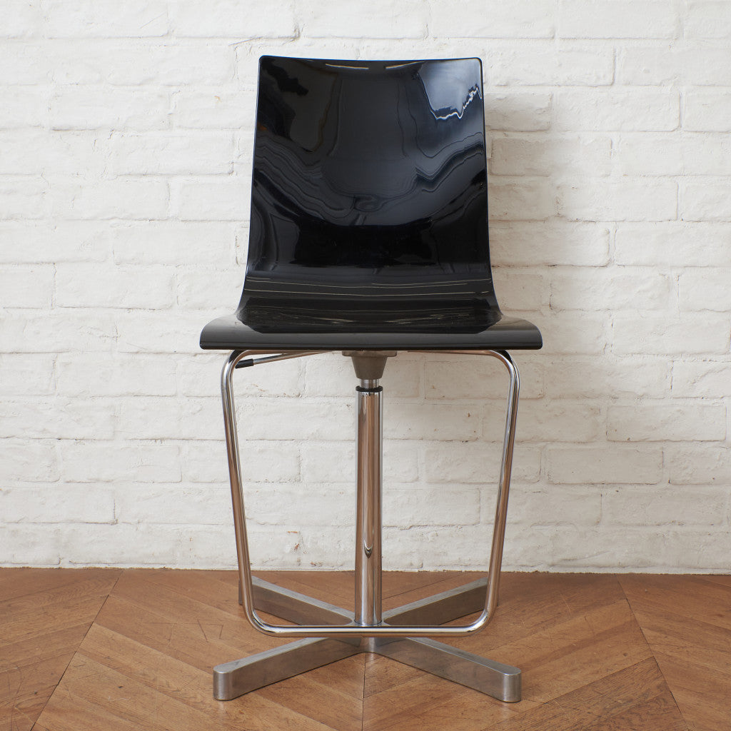 WOK 535 カウンターチェア