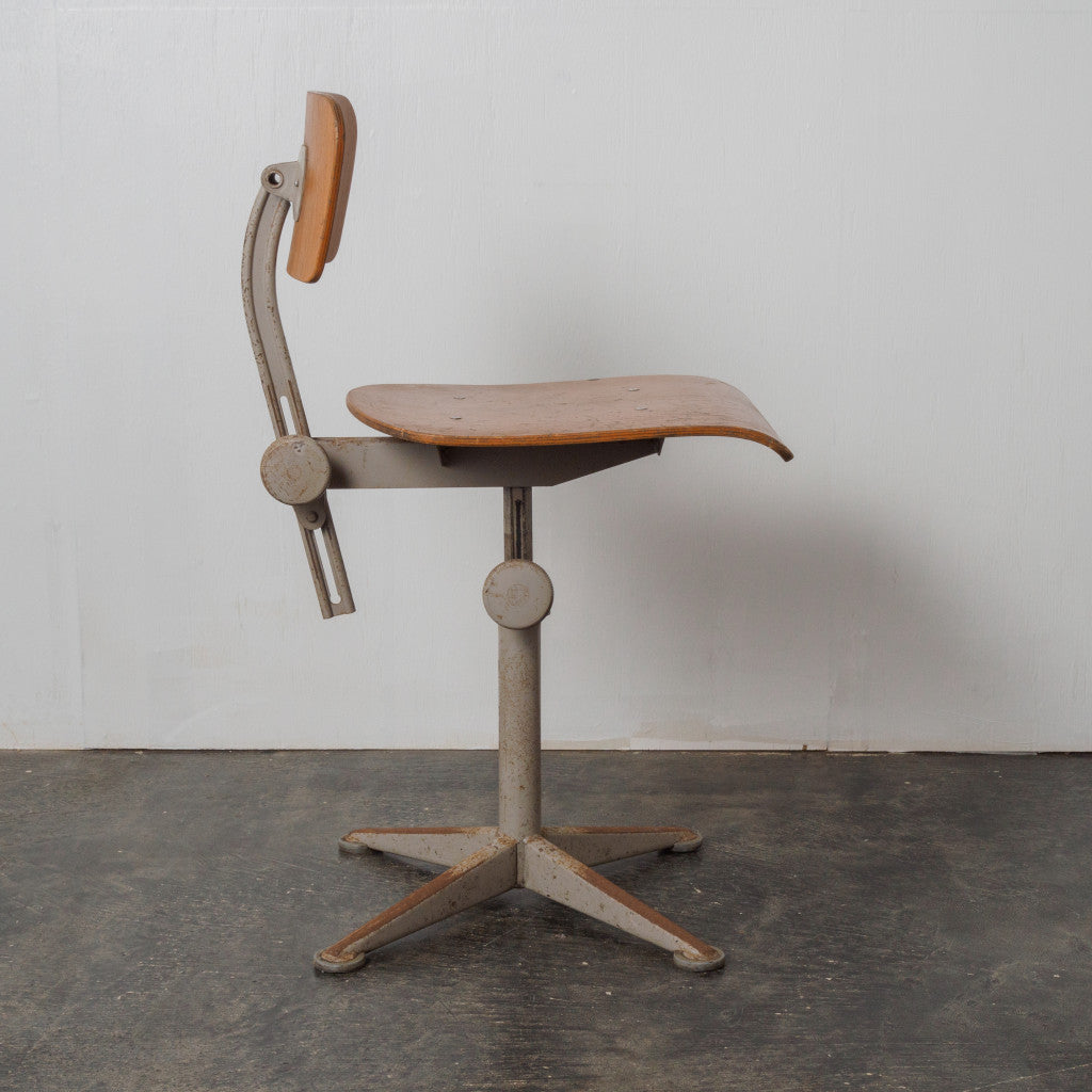 ドラフティングチェア