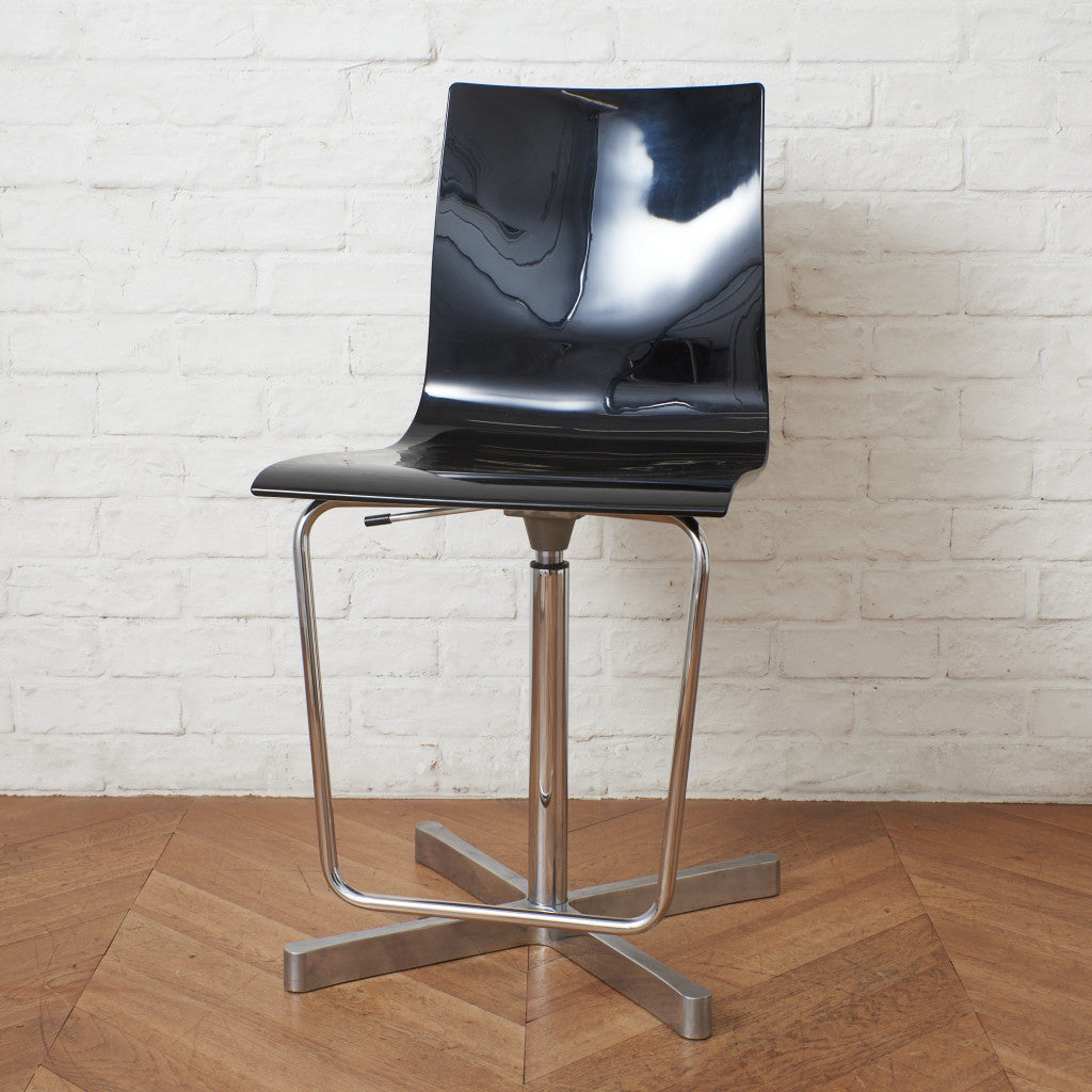 WOK 535 カウンターチェア