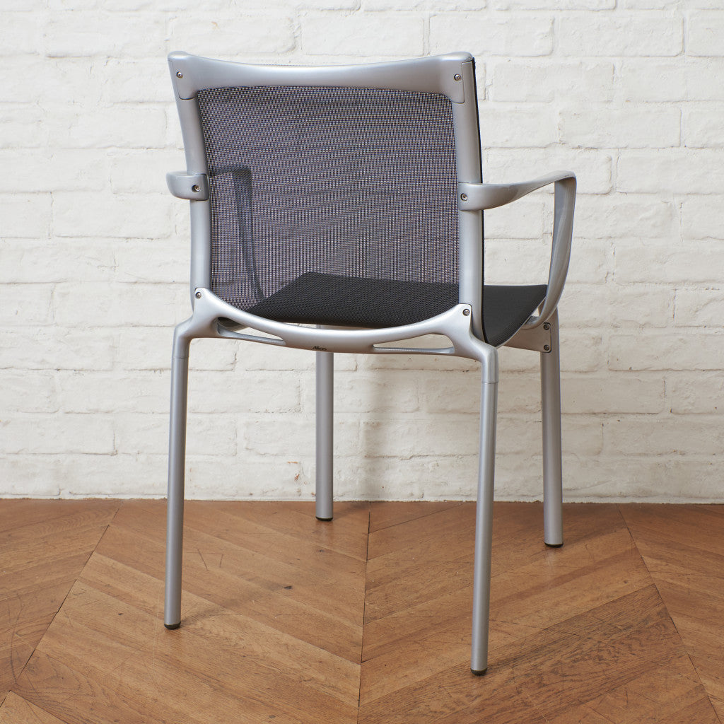 HIGH FRAME スタッキング アームチェア