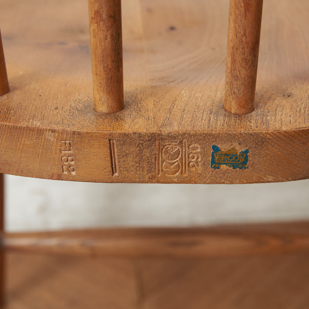 フープバックアームチェア