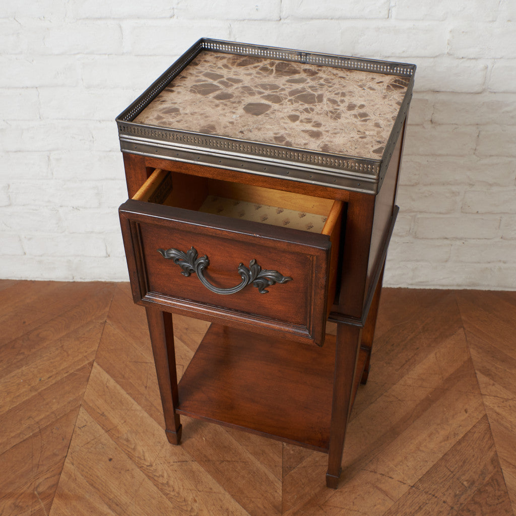 サイドテーブル