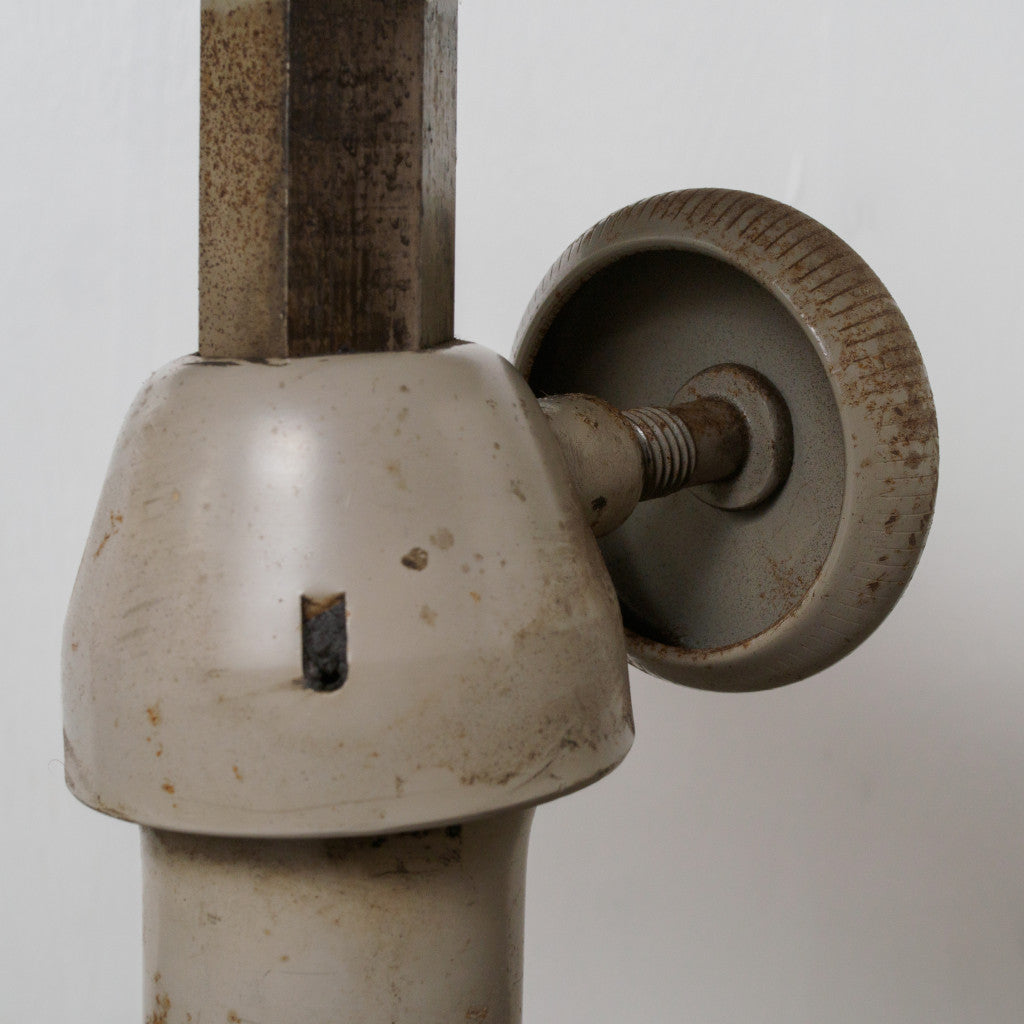 ドラフティングチェア