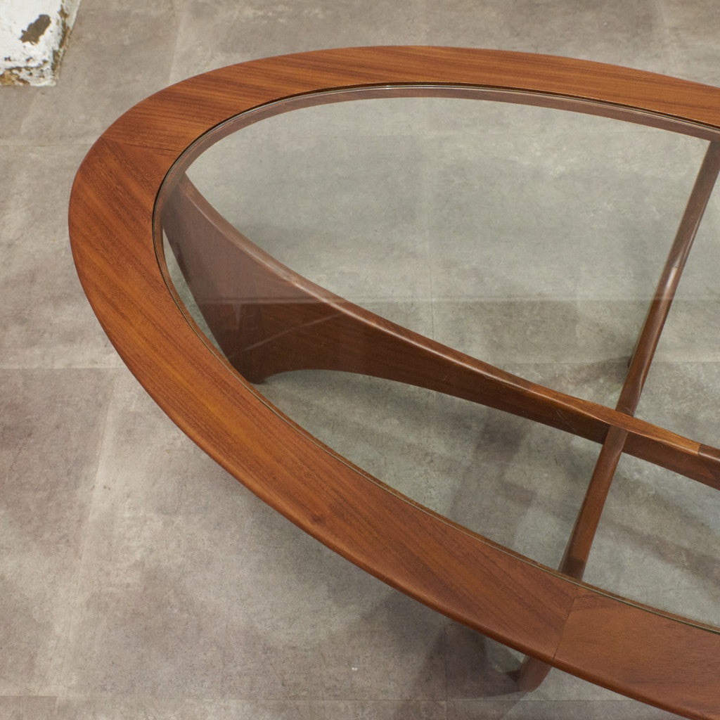 astro オーバルコーヒーテーブル