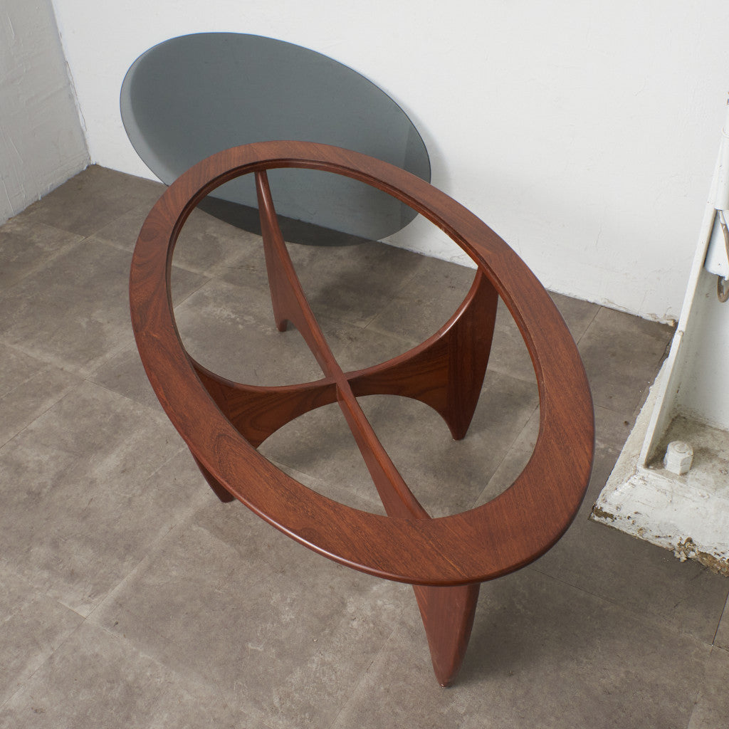 astro オーバルコーヒーテーブル