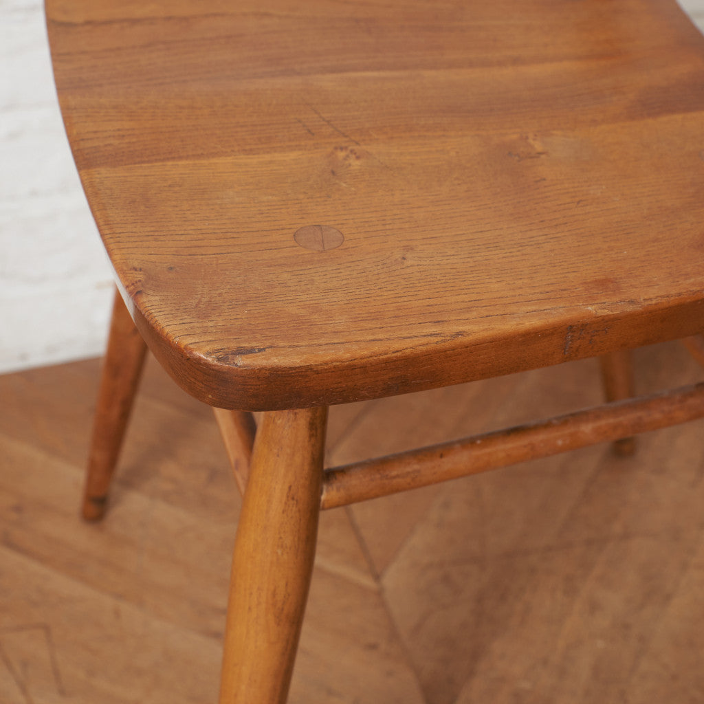 スティックバックチェア