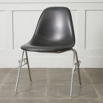 サイドシェルチェア スタッキングベース