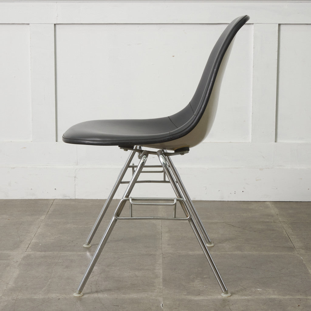 サイドシェルチェア スタッキングベース