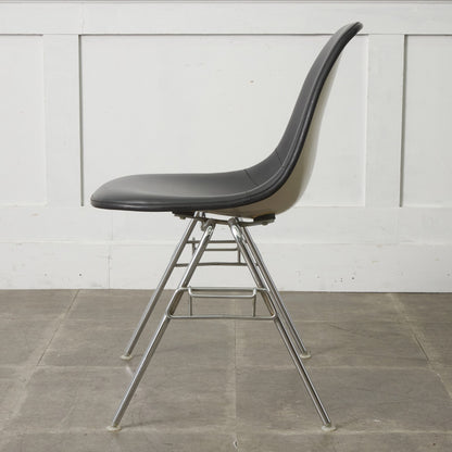 サイドシェルチェア スタッキングベース