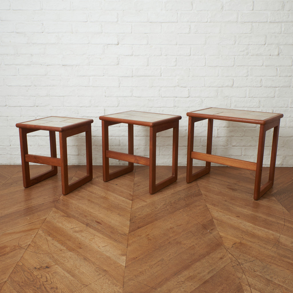 ヴィンテージ タイルトップ ネストテーブル