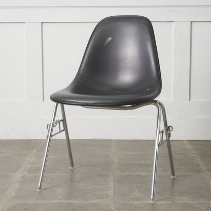 サイドシェルチェア スタッキングベース