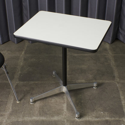 イームズ コントラクトベース テーブル