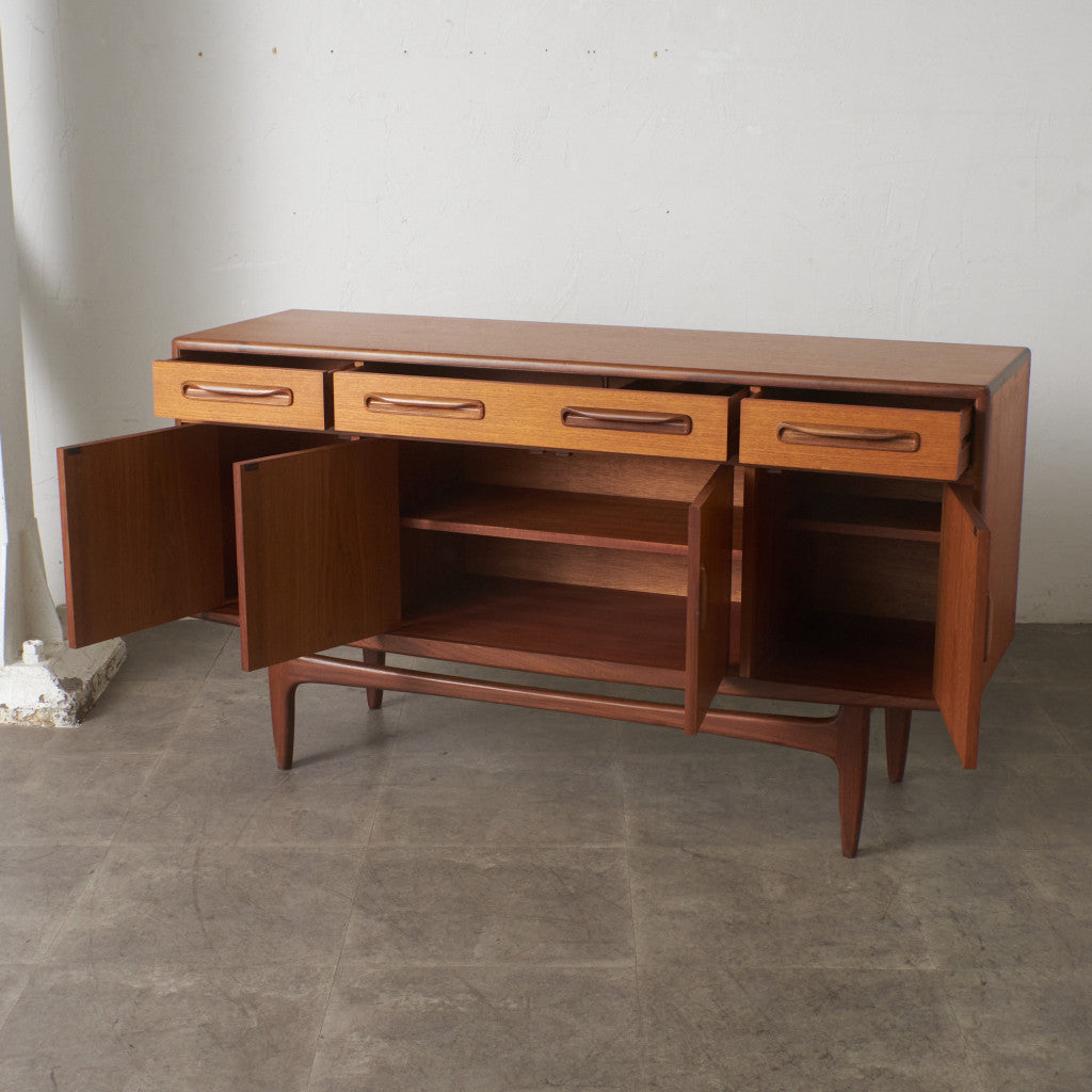 Fresco 脚付きサイドボード (4072)