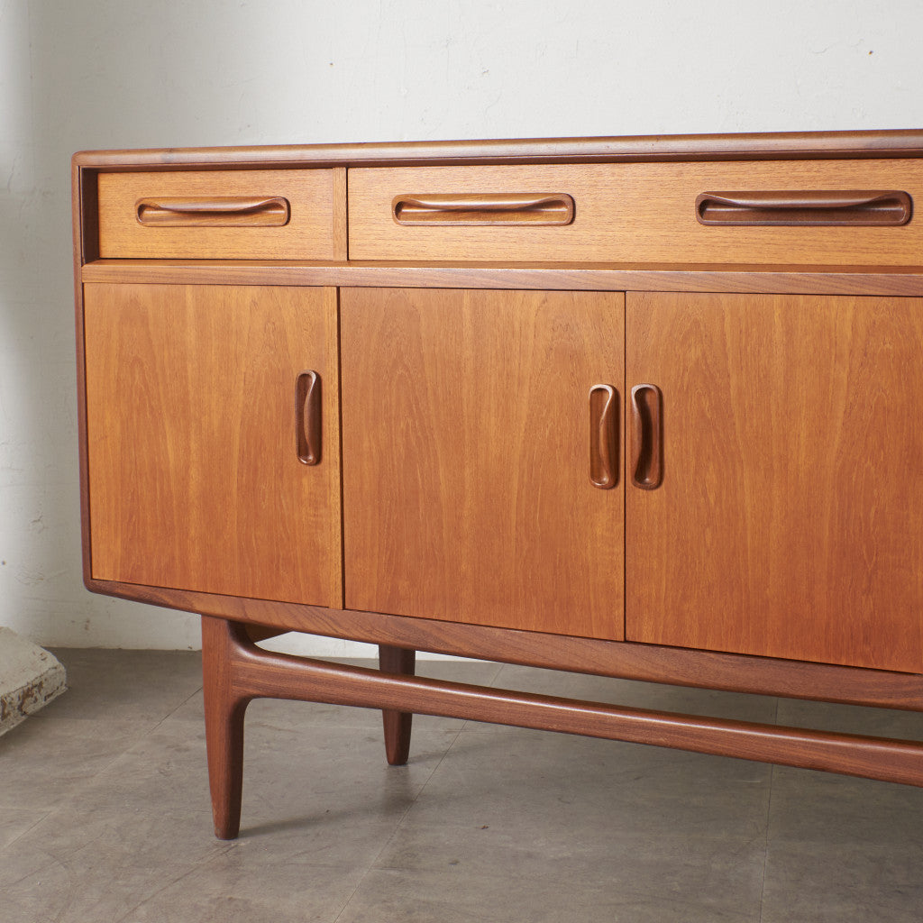 Fresco 脚付きサイドボード (4072)