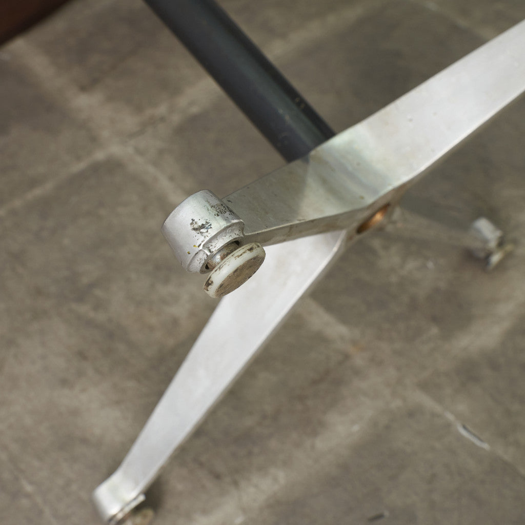 イームズ コントラクトベース ラウンドテーブル