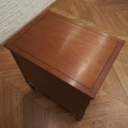 TRIUNE ナイトテーブル