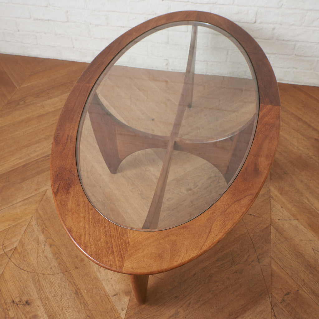 astro オーバルコーヒーテーブル