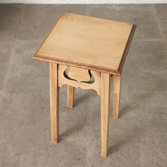 英国アンティーク アーツアンドクラフツ様式 オーク材 サイドテーブル