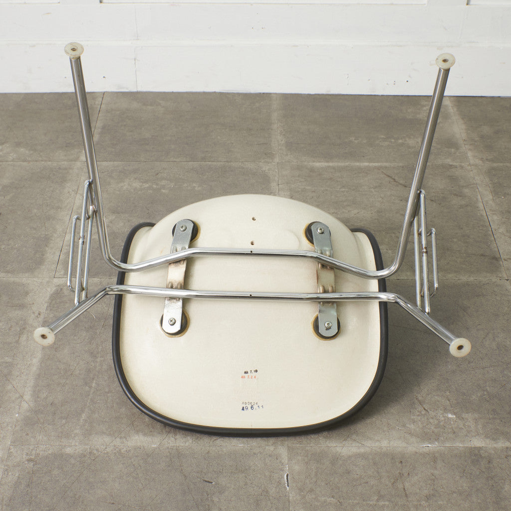 サイドシェルチェア スタッキングベース