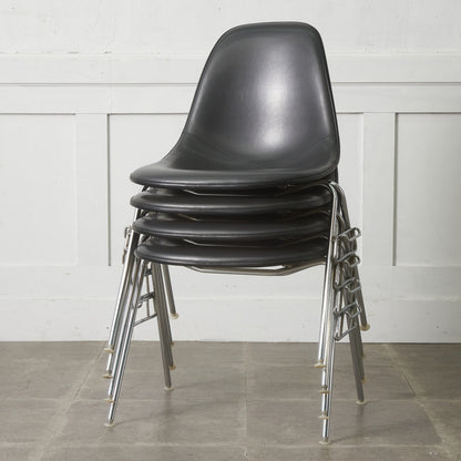 サイドシェルチェア スタッキングベース