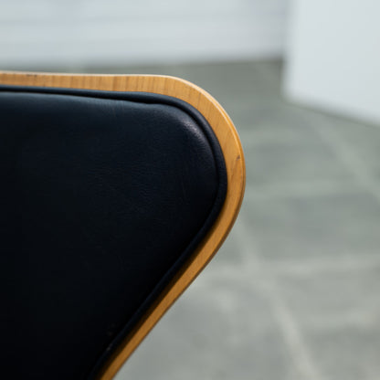 セブンチェア / フロントパディング