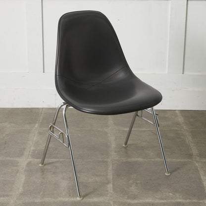 サイドシェルチェア スタッキングベース