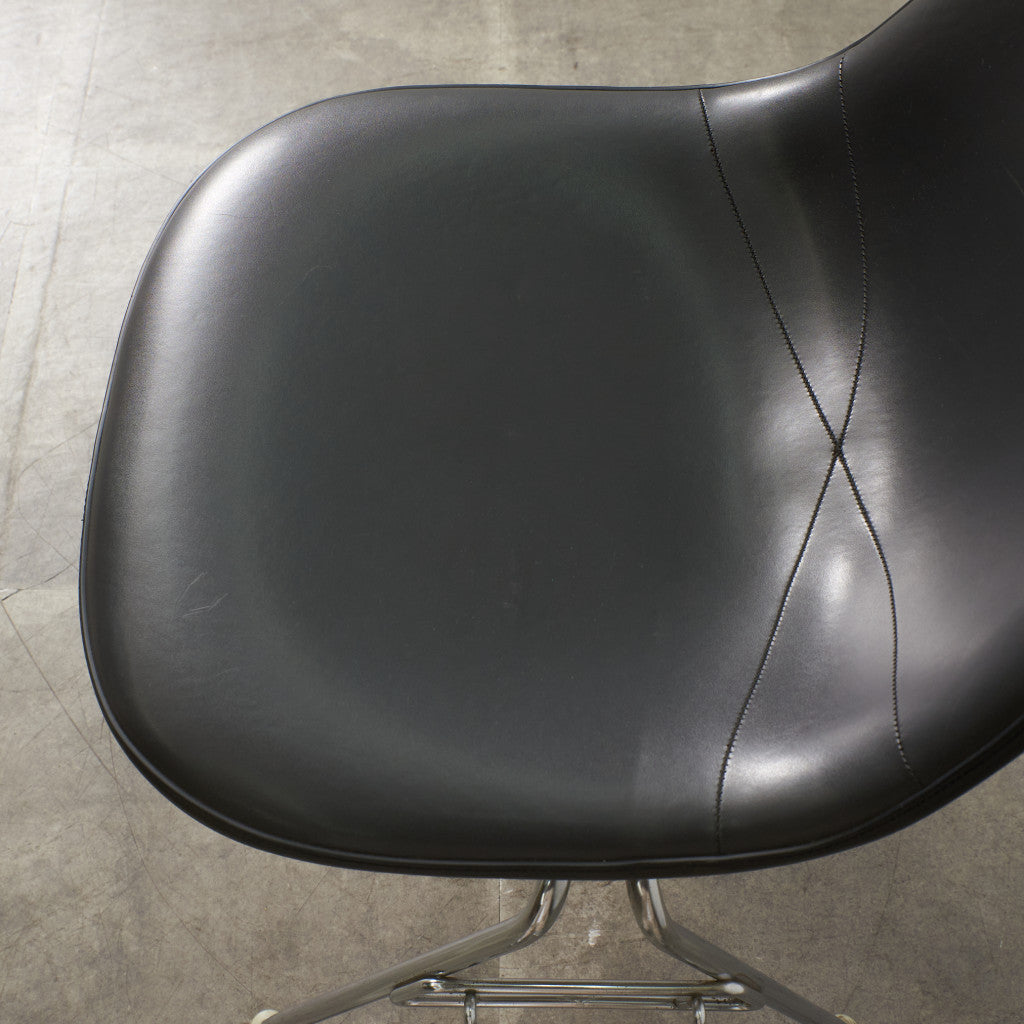 サイドシェルチェア スタッキングベース