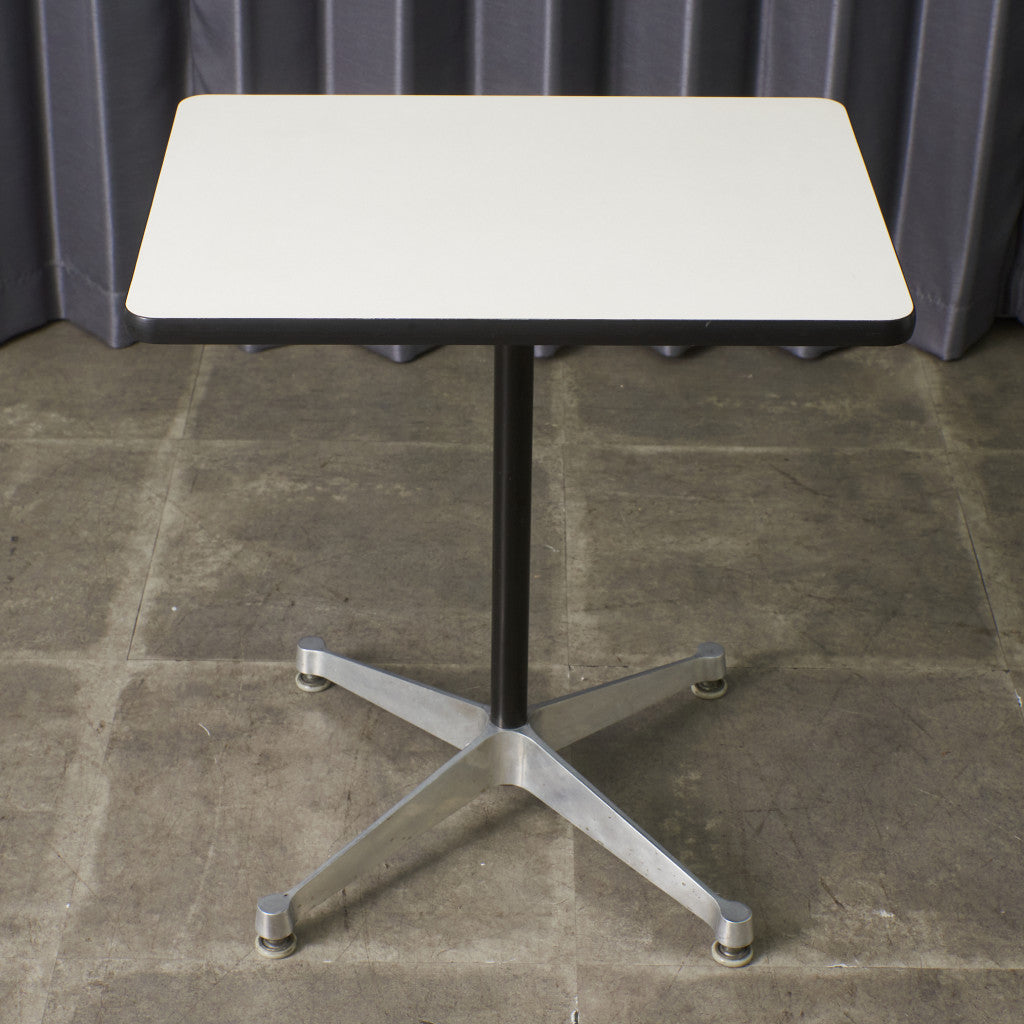 イームズ コントラクトベース テーブル