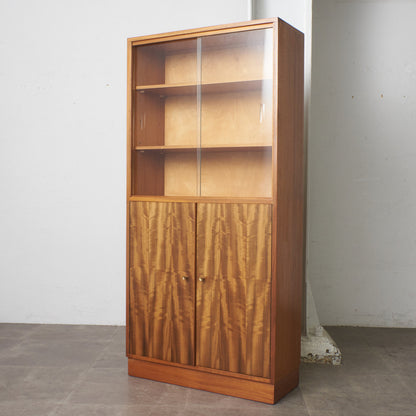 Cumbrae ヴィンテージ ガラスキャビネット