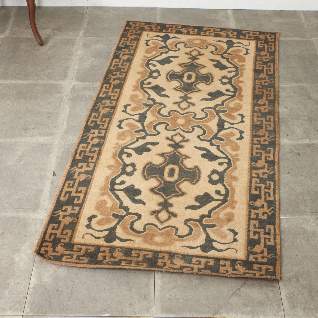 十字唐草 手織り 絨毯