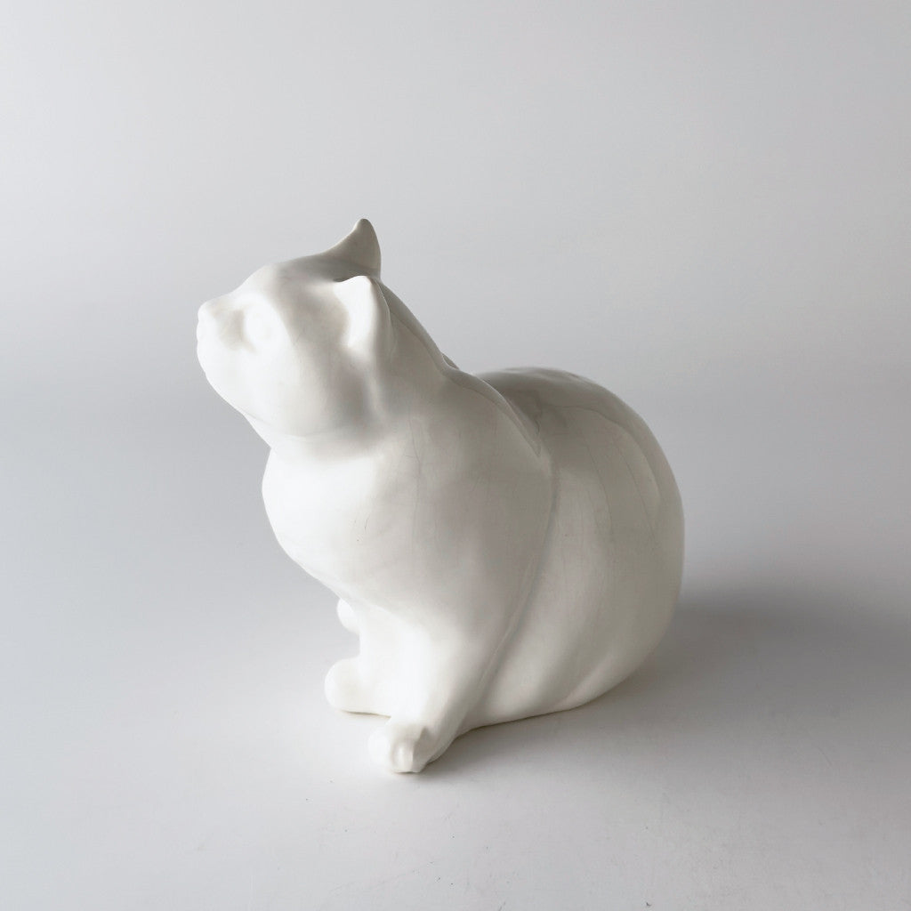 英国ヴィンテージ 白猫のフィギュリン｜rocca rocca