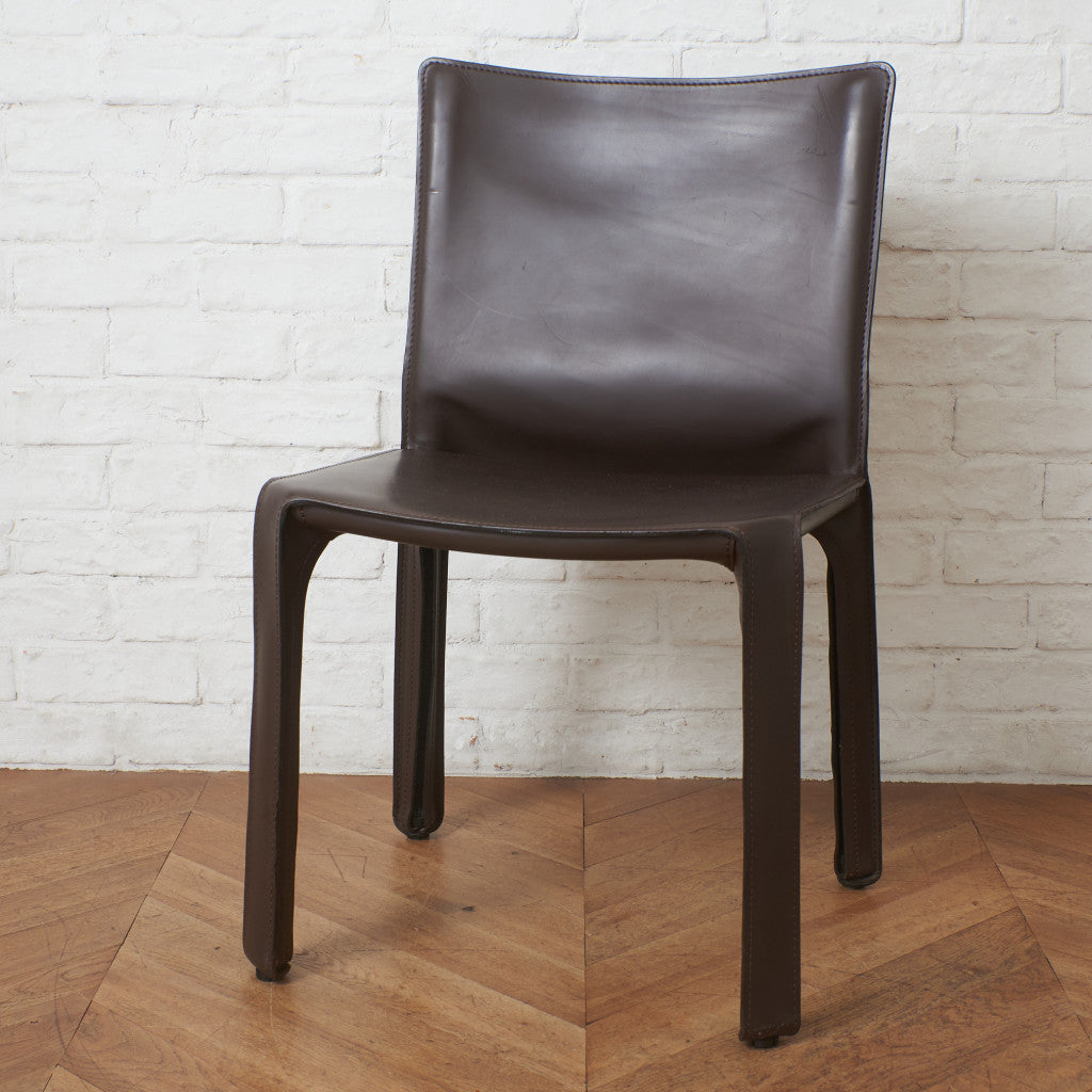 Cassina(カッシーナ)のMARIO BELLINI(マリオ・ベリーニ)デザイン、412 CAB アームレスチェア 2脚セット。本革張りのモダンなダイニングチェアは店舗などにも。MoMA所蔵CL229 412 CAB アームレスチェア｜カッシーナ cassina｜マリオ・ベリーニ