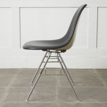 サイドシェルチェア スタッキングベース