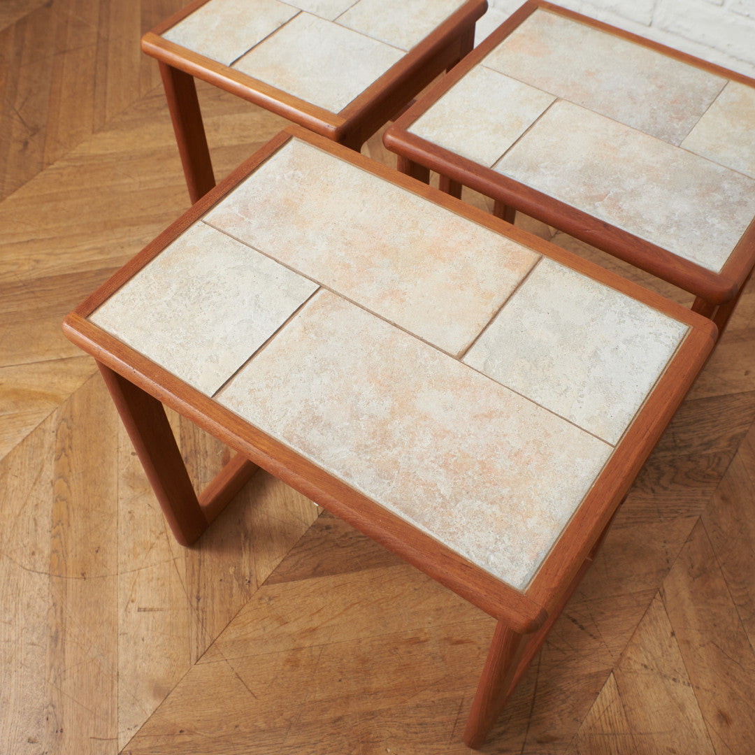ヴィンテージ タイルトップ ネストテーブル