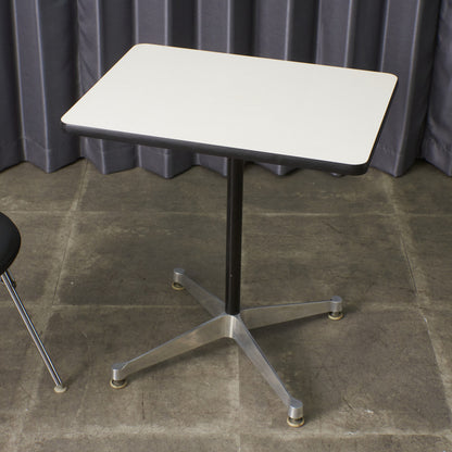 イームズ コントラクトベース テーブル