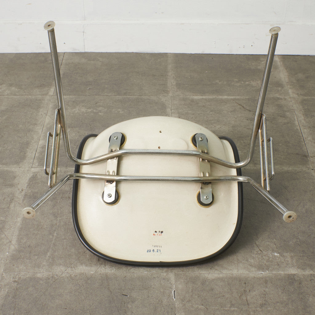 サイドシェルチェア スタッキングベース