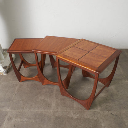 Astro セラミックタイルトップ ネストテーブル