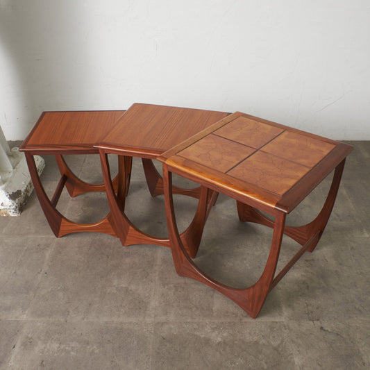 Astro セラミックタイルトップ ネストテーブル