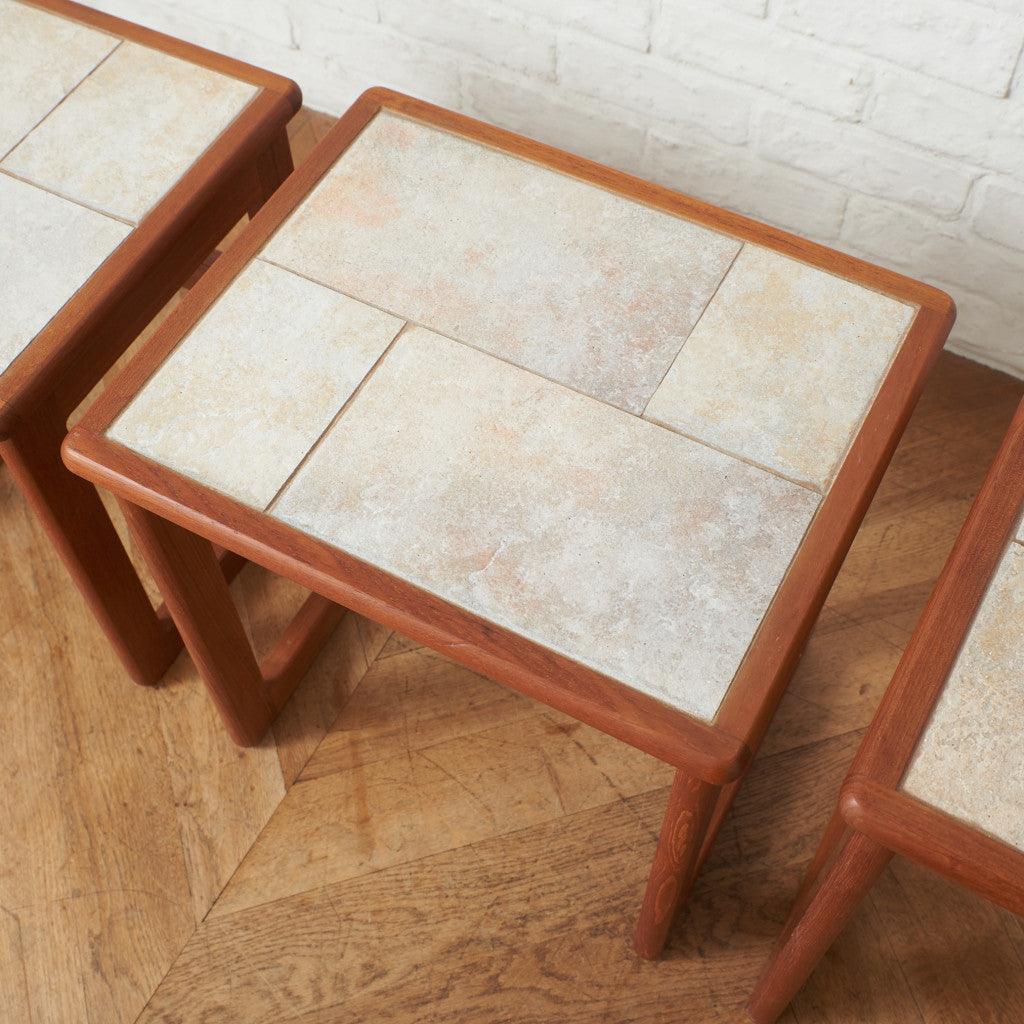 ヴィンテージ タイルトップ ネストテーブル