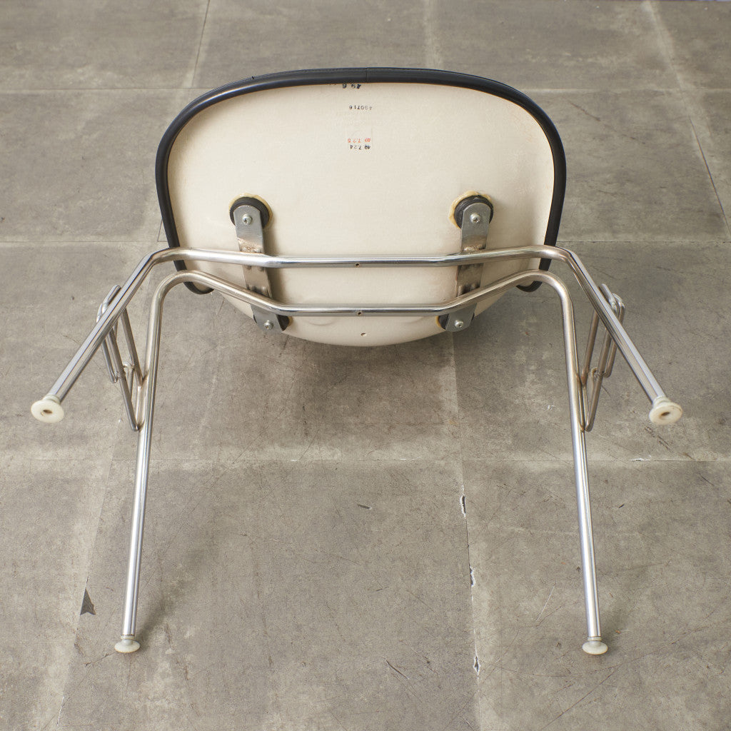 サイドシェルチェア スタッキングベース