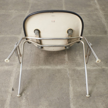 サイドシェルチェア スタッキングベース