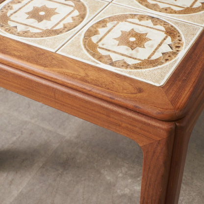 タイルトップ コーヒーテーブル