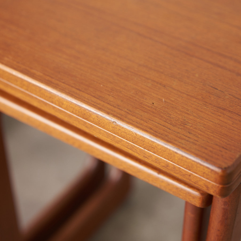 ヴィンテージ 拡張式天板付き ネストテーブル