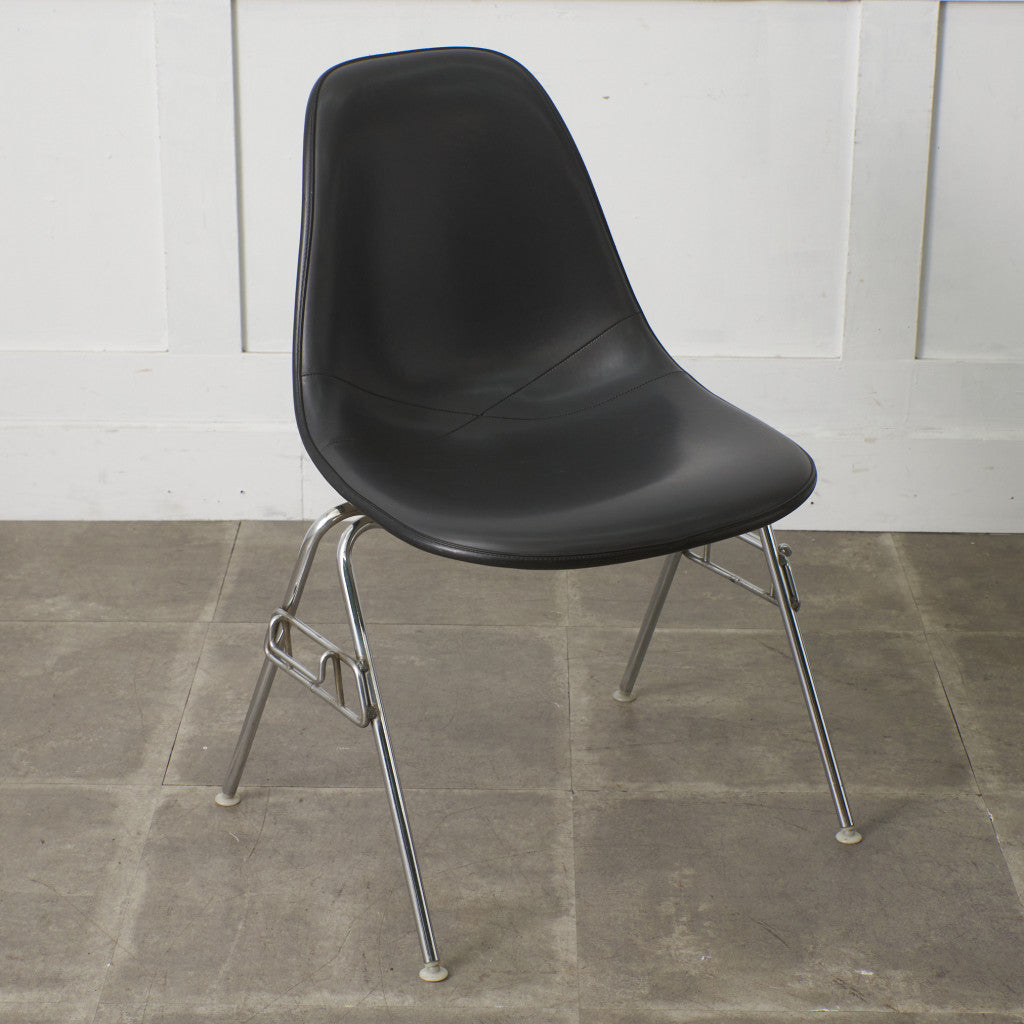 サイドシェルチェア スタッキングベース