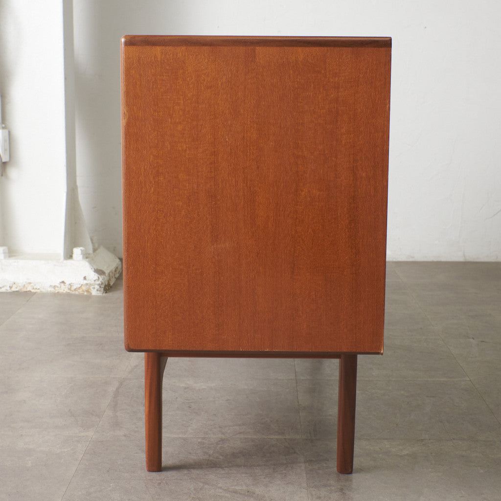 Fresco 脚付きサイドボード (4072) – rocca rocca